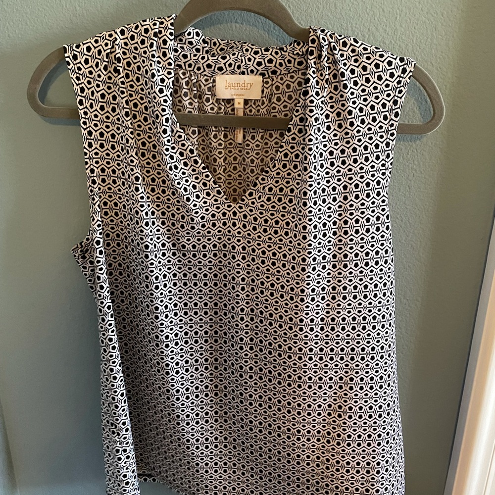 Patterned blouse, white and grey, brand Laundry by Shelli Segal,size medium